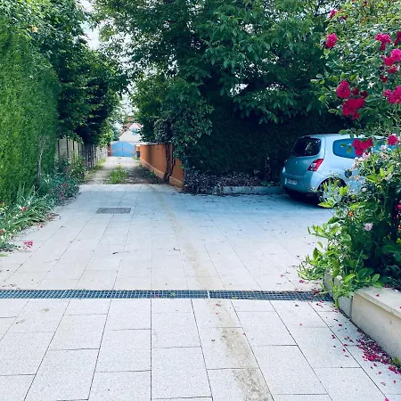 Secret Garden Parking Hyper Centre & Calme